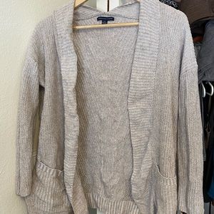 Thin knit cardigan w pockets!